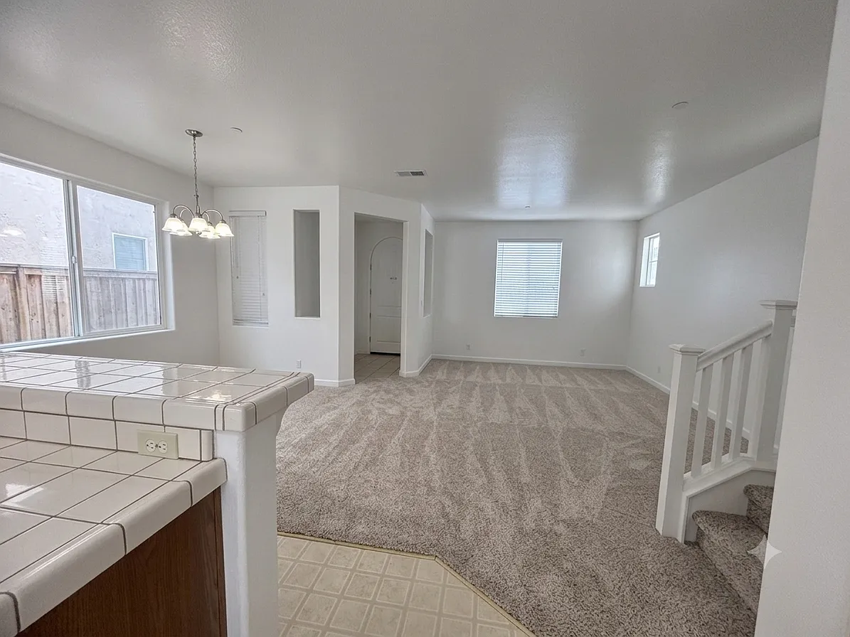 3 bed, 2.5 bath, 1735 sqft, $3,499 — Photo 4