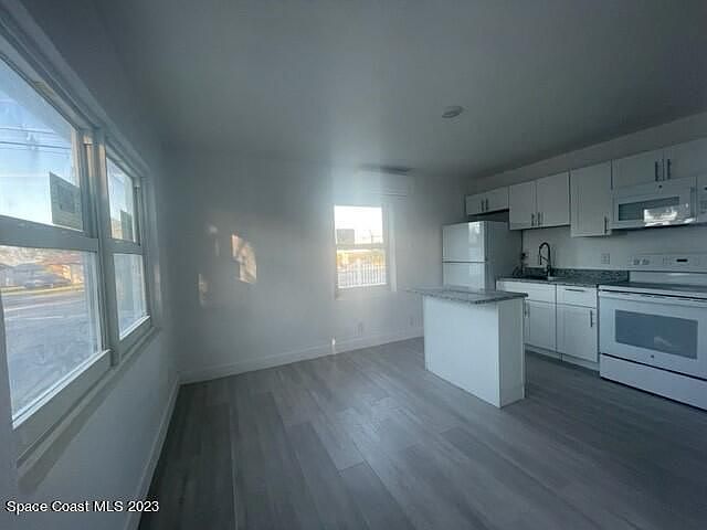 2nd image of 2536 Pineapple Ave #2526