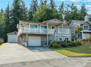 827 Rocky Point Dr, Camano Island, WA