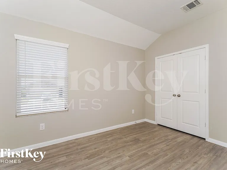 1204 Treehouse Ln — Photo 15