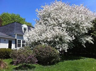 10 Dragon Cir, Easthampton, MA 01027