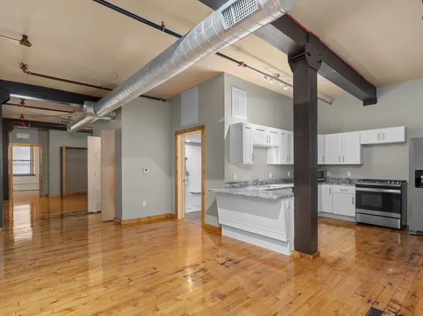 225 E 2nd St #205, Davenport, IA 52801