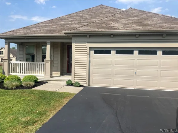 16 Lakeview Ct, Elma, NY 14059