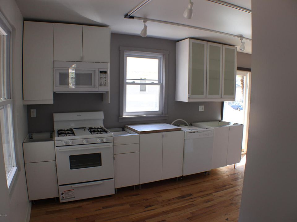 1st image of 31 Fancher Pl