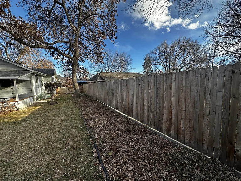 325 Sumner St — Photo 35