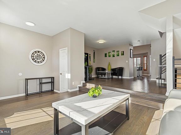 5th image of 2558 James Monroe Cir
