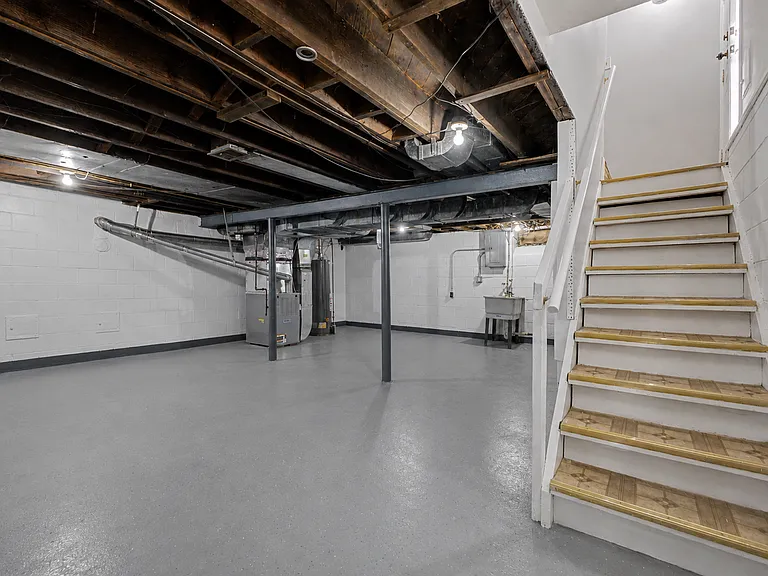 15712 Vaughan St — Photo 17