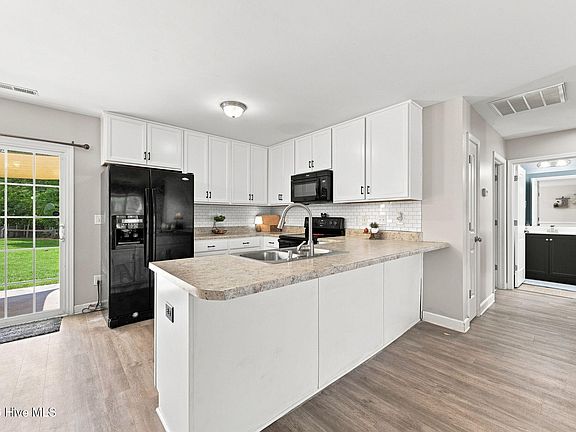 3rd image of 303 Crawford Street