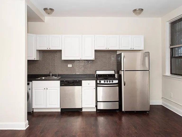3345 N Marshfield Ave #105 — Photo 2