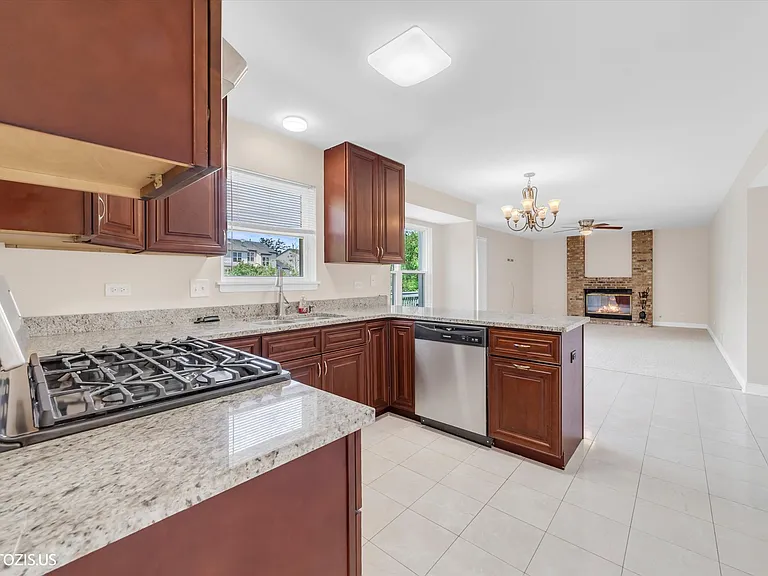1906 Armwood Ln — Photo 10
