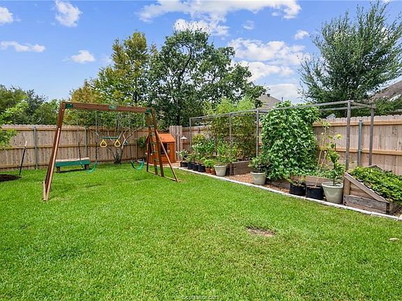 4th image of 2369 Kendal Green Cir