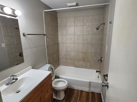2nd image of 152 N Forest Ave #152