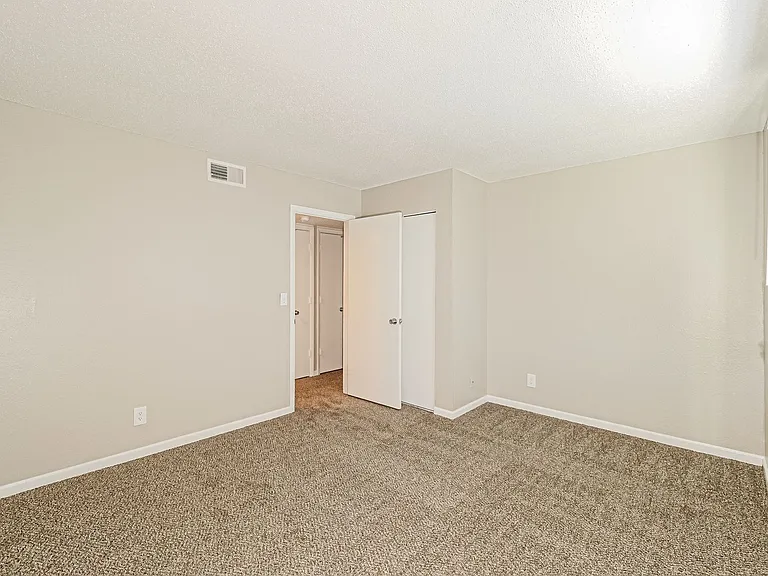 Hunters Glen Apartments — Photo 52
