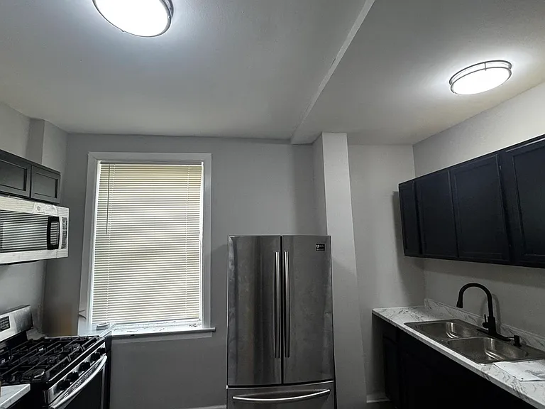 1540 W 70th St #1 — Photo 12
