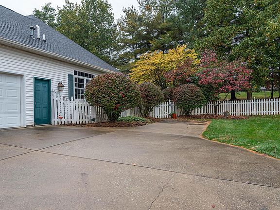 4th image of 1218 W Acacia Ct