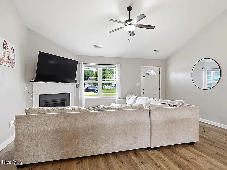 210 Brice Ct — Photo 9