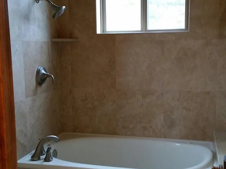 Main Toilet and Tub/Shower