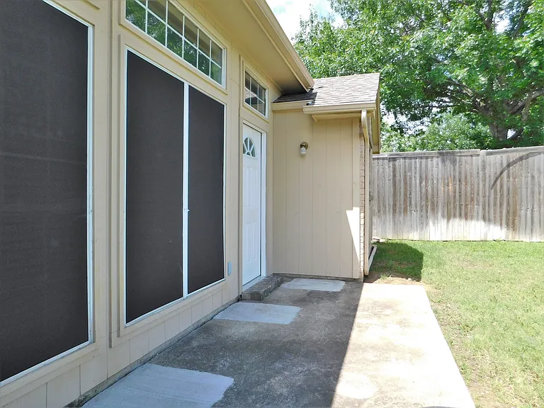 2409 Westview Trl — Photo 23