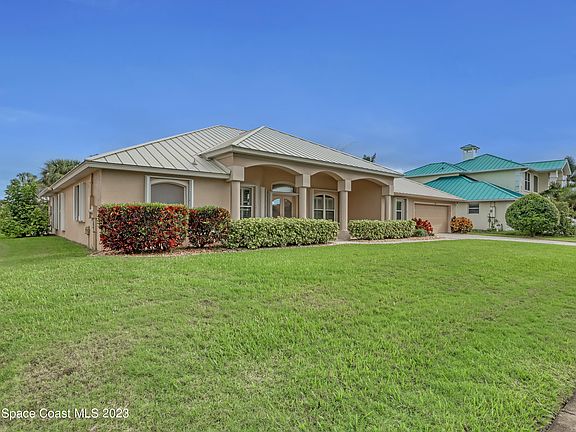 2nd image of 332 Island Dr