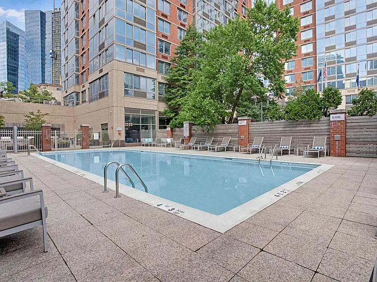 Skyline New Rochelle — Photo 23