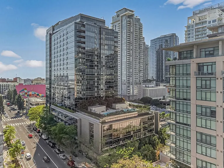 1155 S Grand Ave #1707 — Photo 1
