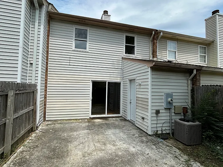 717 Westminster Ln — Photo 34
