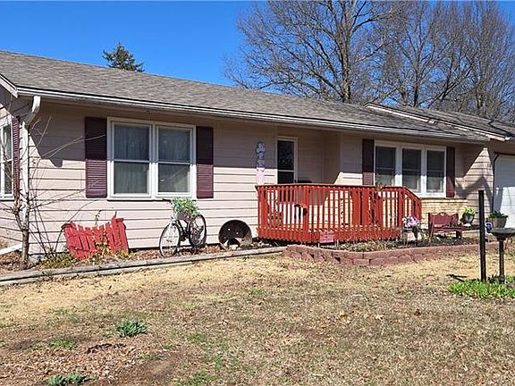 5th image of 18 Brookside Dr