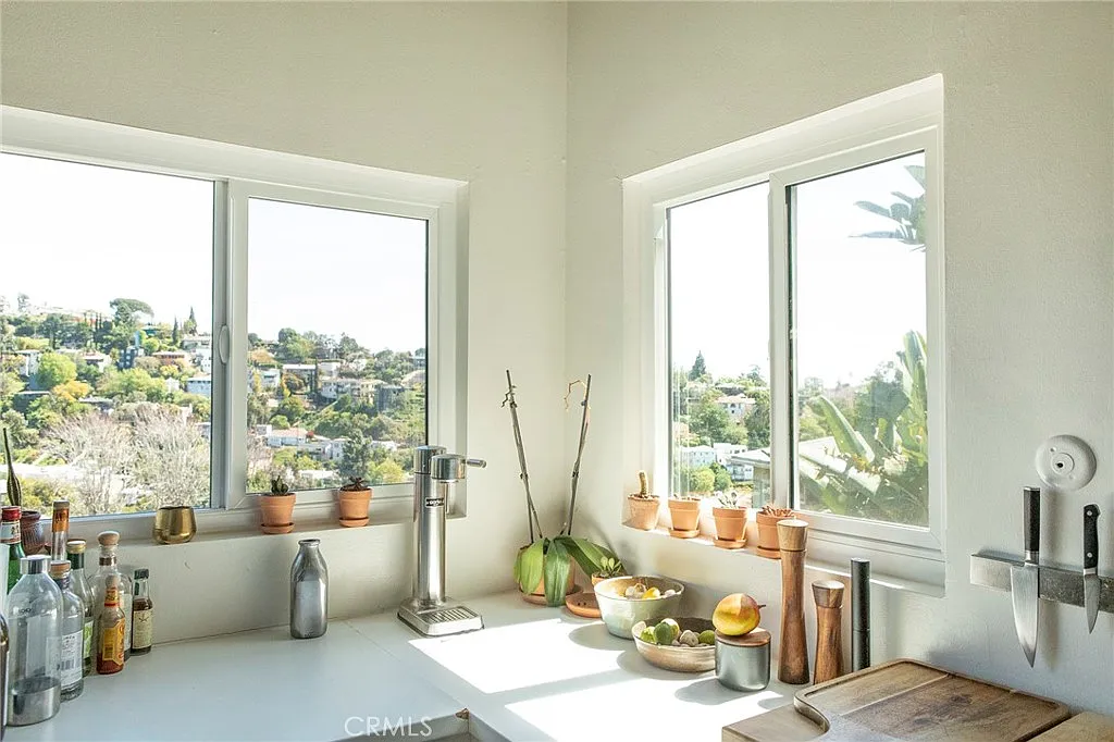 3 bed, 1.5 bath, 1200 sqft, $5,995 — Photo 1