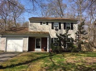 37 Scenic Hills Dr, Ridge, NY 11961