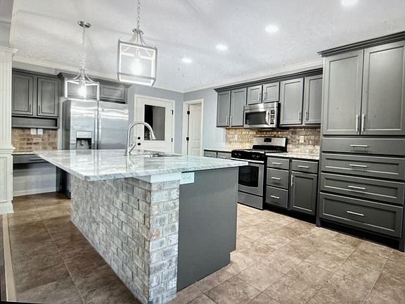 4th image of 310 Vista Dr