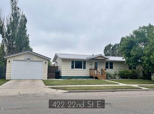 422 22nd St E, Williston, ND 58801