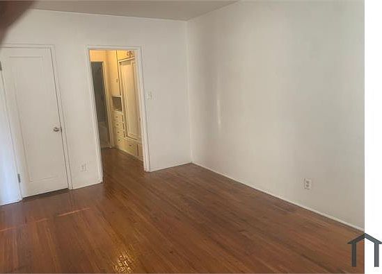 4th image of 2104 Buena Vista St