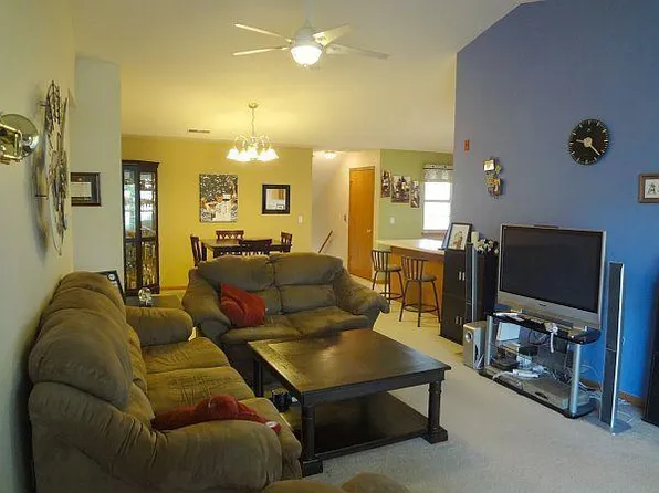 18430 Emerald Dr, Brookfield, WI 53045