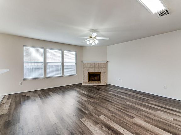 3rd image of 9436 Goldenview Dr