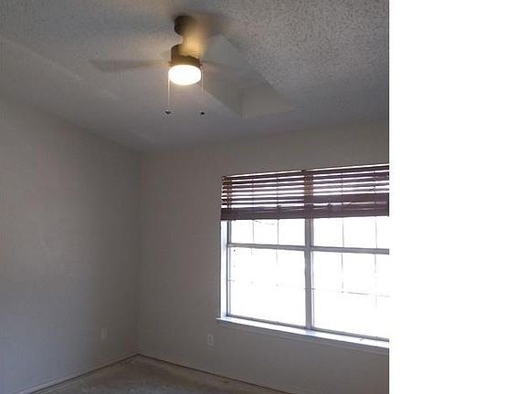 3rd image of 1005 Vedral Pl