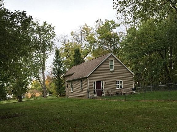 2nd image of 445 Ferncliff Ave