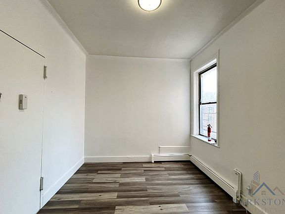 4th image of 20 Gifford Ave #51D