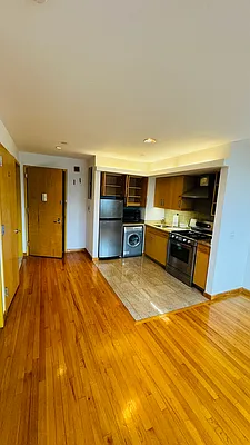 Sold by R New York | media 3