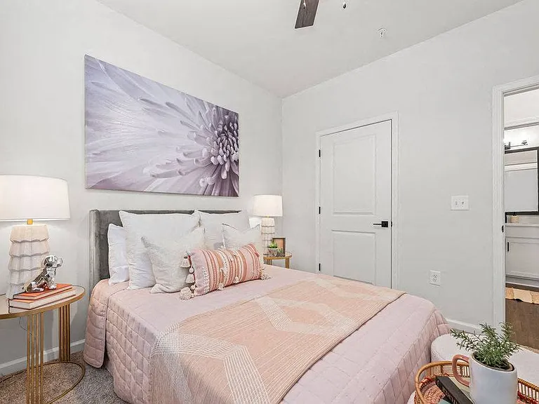 Giddy Hall Apartments — Photo 47