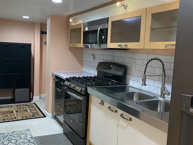 1434 A St NE #B — Photo 8