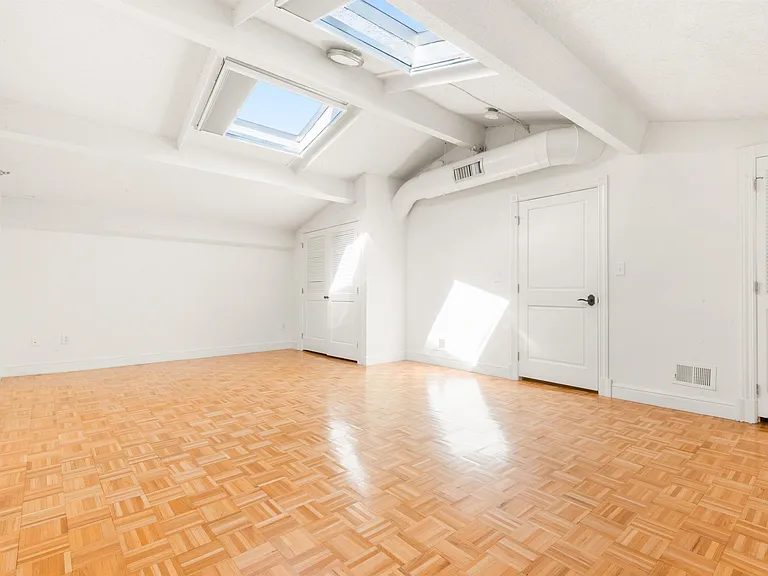 300 Communipaw Ave #211 — Photo 17