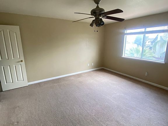 4th image of 907 Garden St