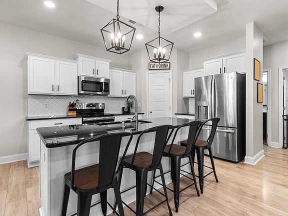 3rd image of 603 Bassett Ln