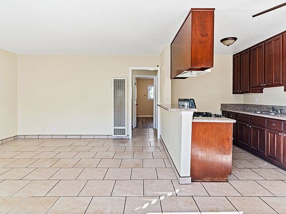 5th image of 765 Cerritos Ave #19