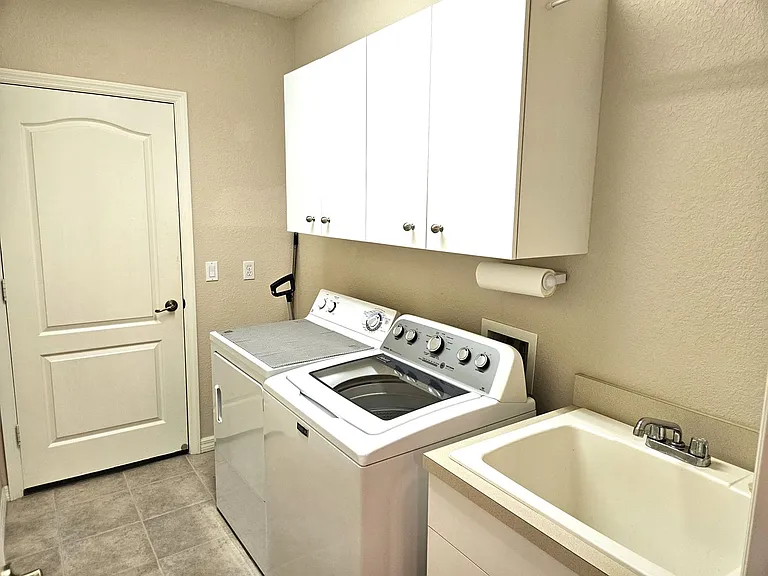4528 Cancello Grande Ave — Photo 37