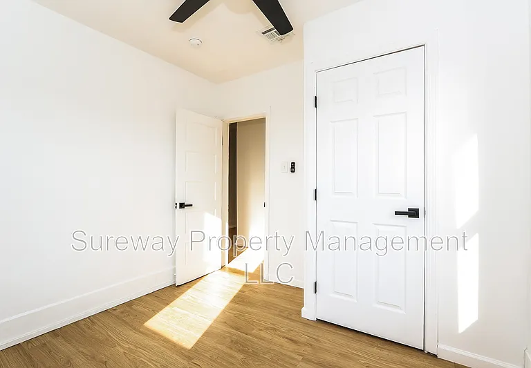 228 Greenwich Ave — Photo 16
