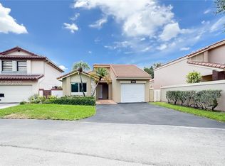 6316 NW 173rd St, Hialeah, FL 33015