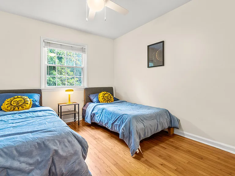 Carol St — Photo 15