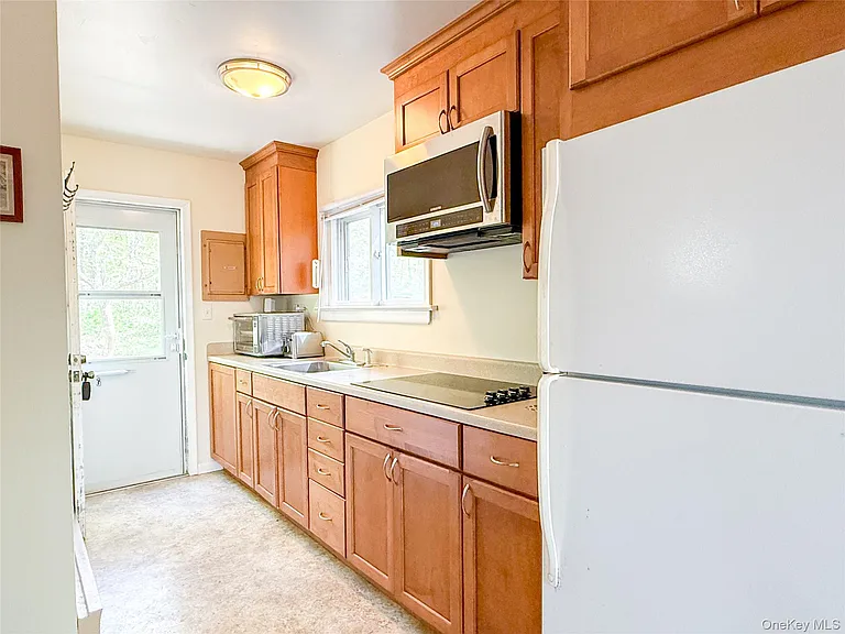 8515 Soundview Ave — Photo 5