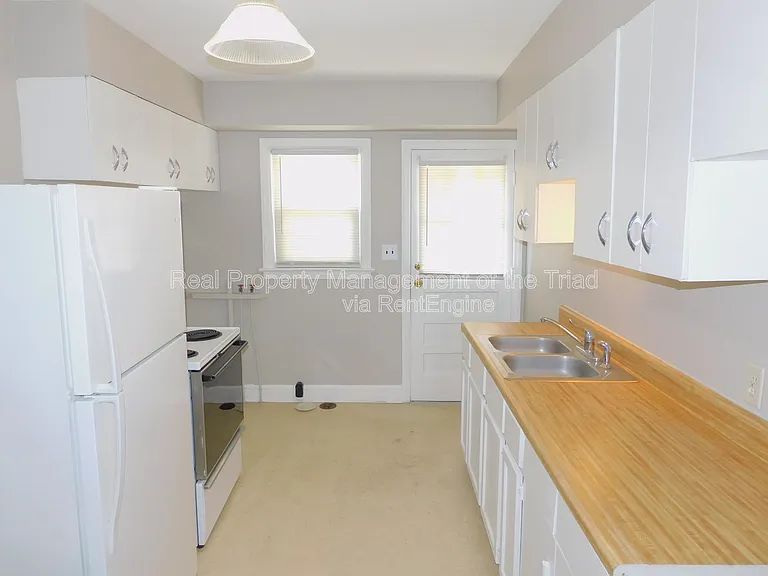 2644 Walker Ave #B — Photo 4